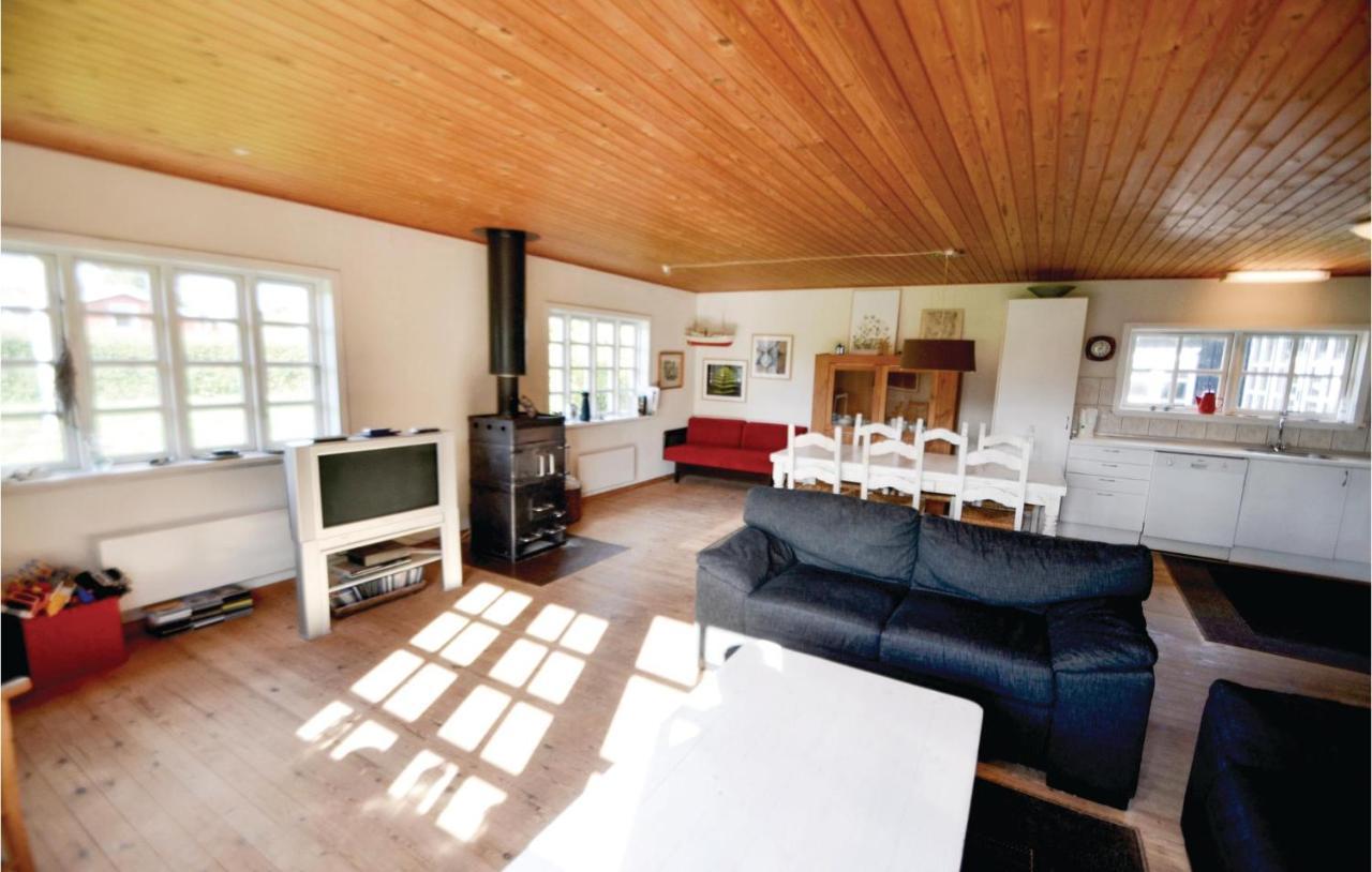 Nice Home In Knebel With Kitchen エクステリア 写真