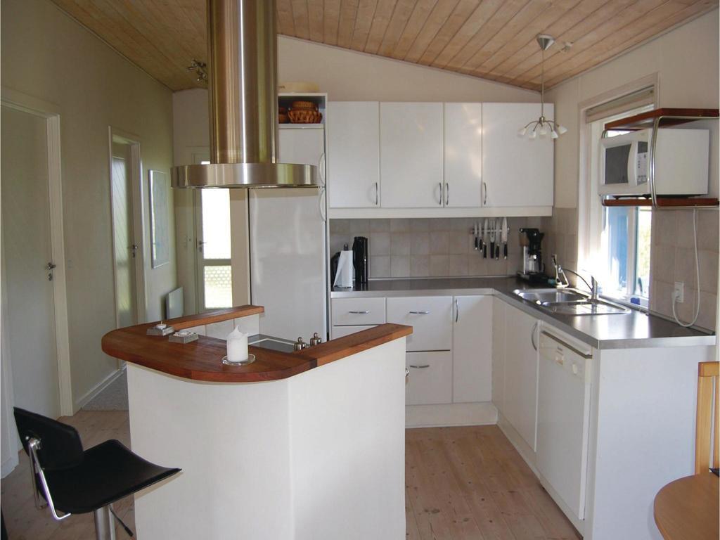 Nice Home In Knebel With Kitchen エクステリア 写真